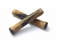 Купить Грипсы Blunt V2 Gum/Black